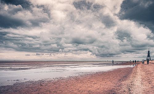 Plage à marée basse de Cuxhaven sur la côte allemande de la mer du Nord