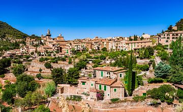 Prachtig uitzicht op Valldemossa dorp, Spanje Mallorca van Alex Winter