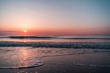 Zonsondergang in Scheveningen the Hague van Jolien Kramer