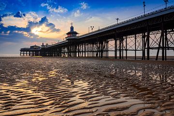 uitzicht op de pier van Blackpool kort voor zonsondergang van gaps photography