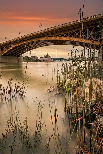 Donau, Boedapest bij zonsopgang met zicht op het Parlement van Fotos by Jan Wehnert