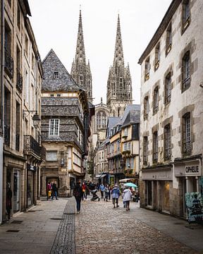 Rue commerçante dans le centre de Quimper sur OCEANVOLTA