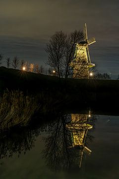 Corn mill Nooit Gedacht at night by Roel Jonker