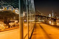 BROOKLYN Jane ' s Carrousel Skyline van Manhattan bij nacht  van Melanie Viola thumbnail