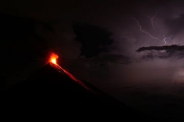 Erupting volcano with thunderstorm by Manon Leisink