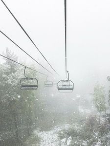 Nebliger Skilift