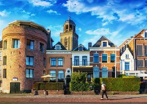 Zicht op Deventer met een Skateboarder op de voorgrond. van Bart Ros