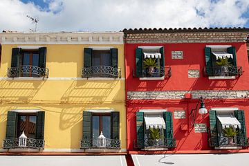 Gekleurde huizen in Burano (7) van Jolanda van Eek en Ron de Jong