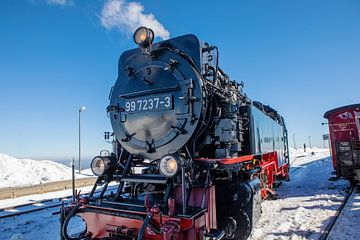 Die Brockenbahn am Bahnhof Brocken (Sachsen-Anhalt) von t.ART
