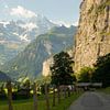 In het dal van Lauterbrunnen op weg naar de Stechelberg. van Ton Tolboom