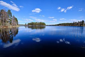 zweeds water landschap/meer van Geertjan Plooijer