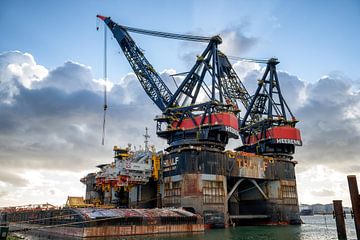 Heerema Thialf met nieuwe monopile gripper van Arthur Bruinen