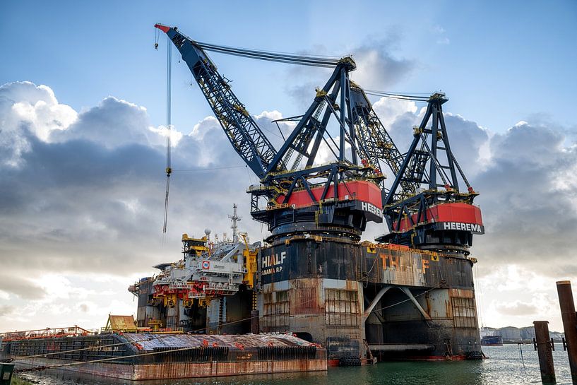 Heerema Thialf with new monopile gripper by Arthur Bruinen