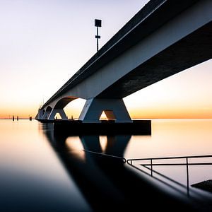 Zeelandbrug zonsondergang viekant van Michel van den Hoven