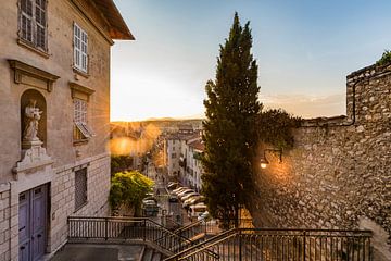 Oude stad van Nice aan de Cote d'Azur van Werner Dieterich