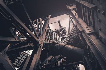 Trap naar de hoogoven - Landschaftspark Duisburg Nord - staalfabriek, kolenmijn en hoogoven in het R van Jakob Baranowski - Photography - Video - Photoshop