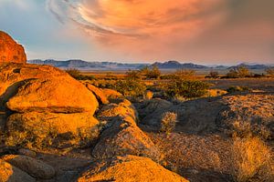 Felsen im Abendlicht in der Namib