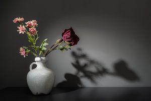 Stilleven met bloemen van Theo Bense