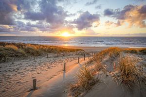 Strand, zee, zon en zand het is bijna zomer van Dirk van Egmond