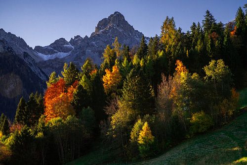 Zimba mountain peak in Brandnertal in autumn colours by Ralf van de Veerdonk