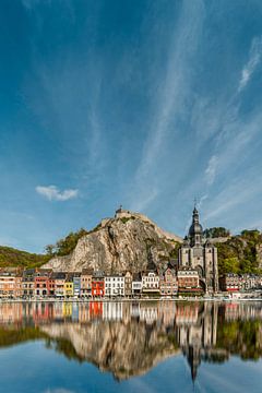 pittoresk stadslandschap van Dinant België - verticaal van Lex Overtoom