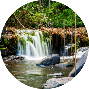Kleine waterval in de Kabalebo rivier, Suriname van Marcel Bakker