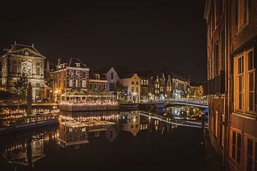 Catharina-Brücke in Leiden im Abendlicht von Dirk van Egmond