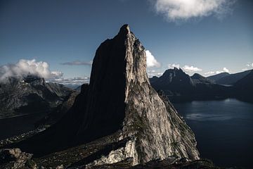 Segla auf Senja in Norwegen in Dark Tone