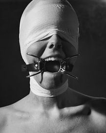 Fetisch Foto schöne Frau mit Ringknebel in ihrem Mund