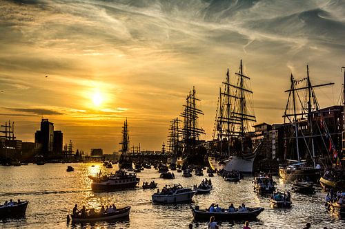 Sail Amsterdam met zonsondergang