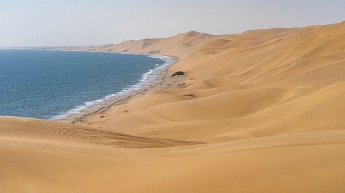 Sandwich Harbour in Namibië van Jessica Lokker