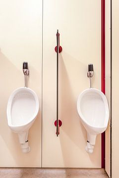 Urinale auf der Herrentoilette