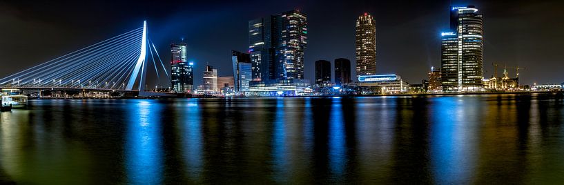 Rotterdam bij nacht van Rene Siebring