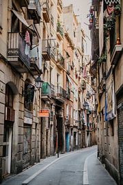 Versteckte Gasse in der Altstadt von Barcelona von MADK