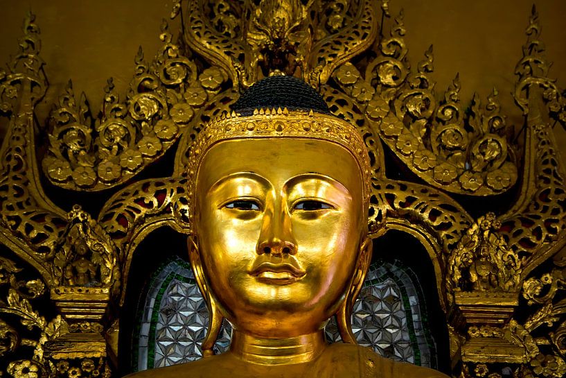 Temple de la tête du Bouddha d'or Yangon Myanmar/Birmanie. par Ron van der Stappen