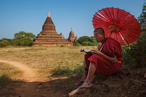 Junger Mönch in den Tempeln von Bagan