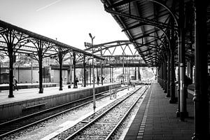 Central Station Groningen, Netherlands, Track 1 (black&white)  von Klaske Kuperus