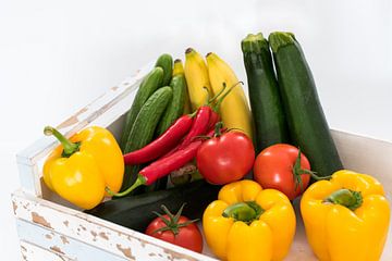 Kistje met groente en fruit van Wim Stolwerk