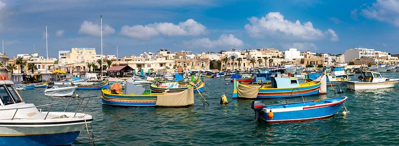 Vissersboten in Marsaxlokk Malta van Dieter Walther