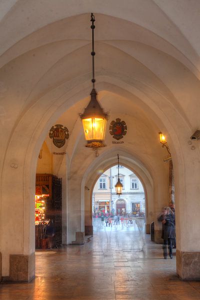 Krakauer lakenhallen in de schemering, Krakau, Polen, Europa van Torsten Krüger