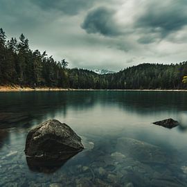 Untersee am Eibsee. Klares Gebirgswasser von Pitkovskiy Photography|ART