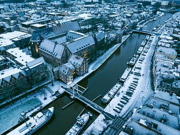 De binnenstad van Zwolle tijdens een koude winterochtend gezien vanaf van Sjoerd van der Wal Fotografie