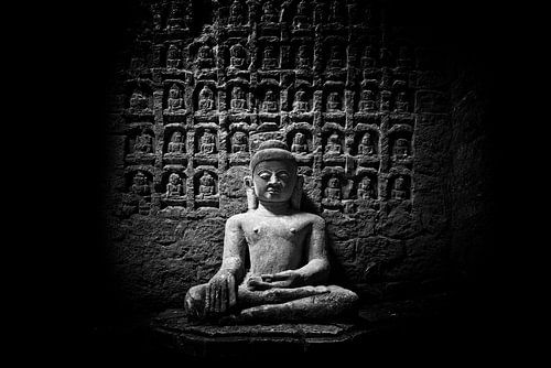 Boeddha in tempel complex Mrauk U Sittwe Myanmar/Birma.
