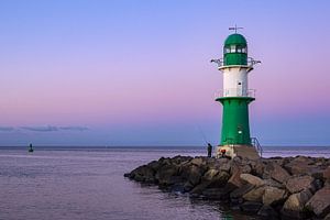 Mole an der Küste der Ostsee in Warnemünde