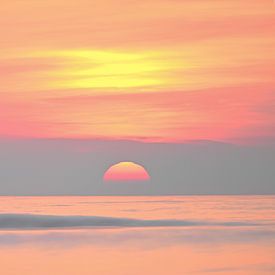 Zonsondergang aan Zee van Caroline Guerain