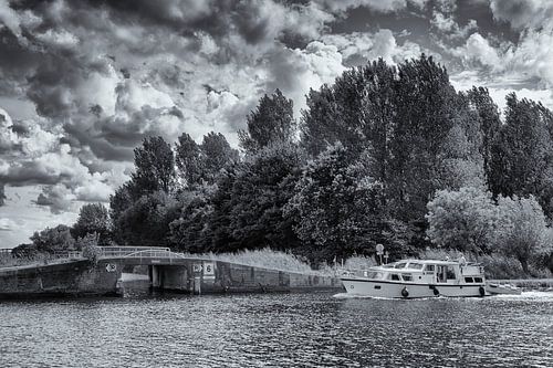 Dutch Life on the Canals