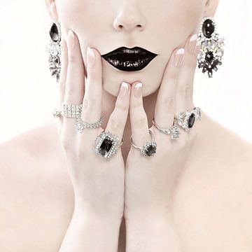 Frau mit Ringen - "Diamanten sind der beste Freund eines Mädchens". von ArtStudioMonique