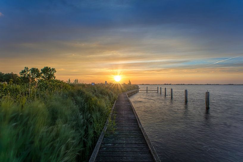 Aanlegsteiger bij alkmaardermeer van peterheinspictures