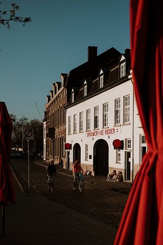 Brauerei in Maastricht mit Sonnenuntergang | Rote Details | Ein warmer Sommertag