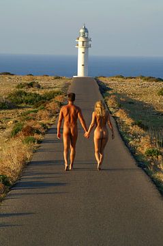 Adam en Eva op weg naar de vuurtoren van Matthias Stolt